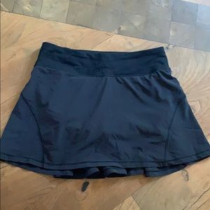 Black Lululemon Ruffle Tennis skirt (size 4 Tall)
